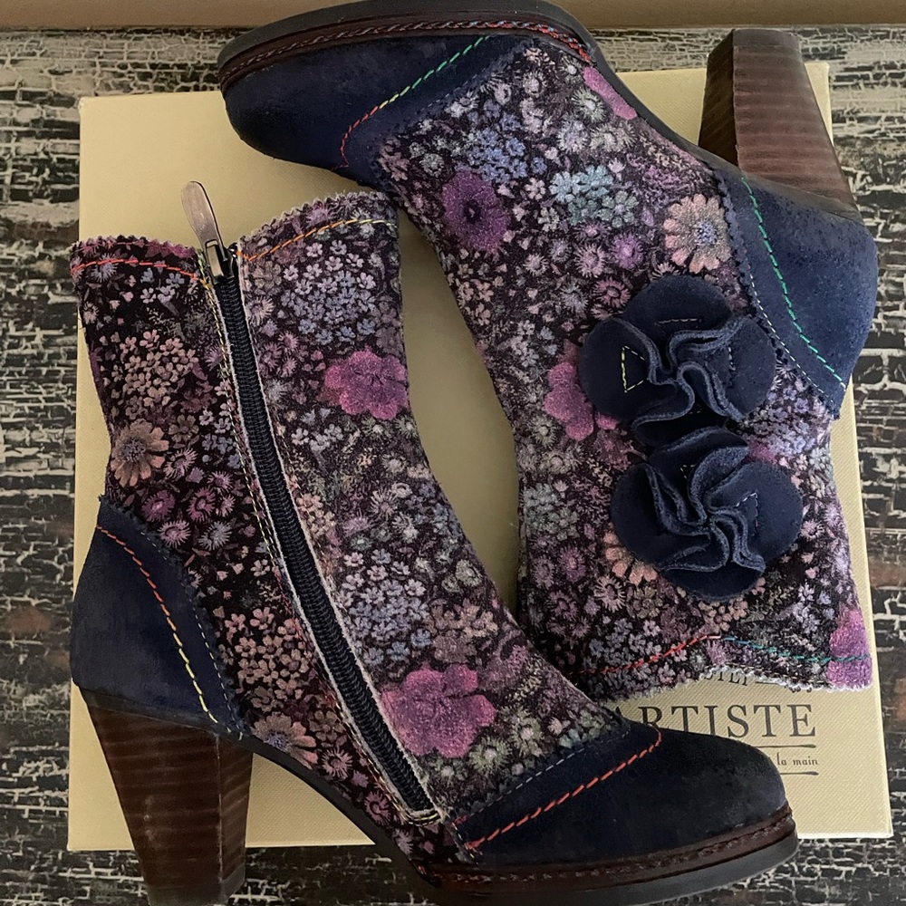 L’Artiste Blue Purple Floral Print Suede Heeled Boot Flannel Lined EU 36 US 6 - Picture 6 of 12